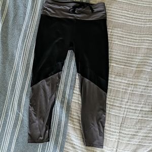 Black and dusty purple cropped leggings
